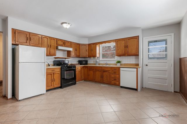 28529 W Treetop Road, Ingleside, IL 60041