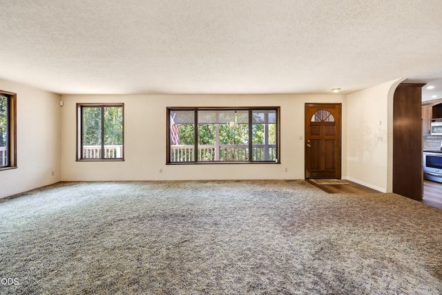 509 Manzanita Drive, Rogue River, OR 97537