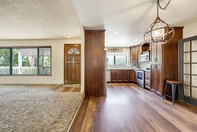 509 Manzanita Drive, Rogue River, OR 97537