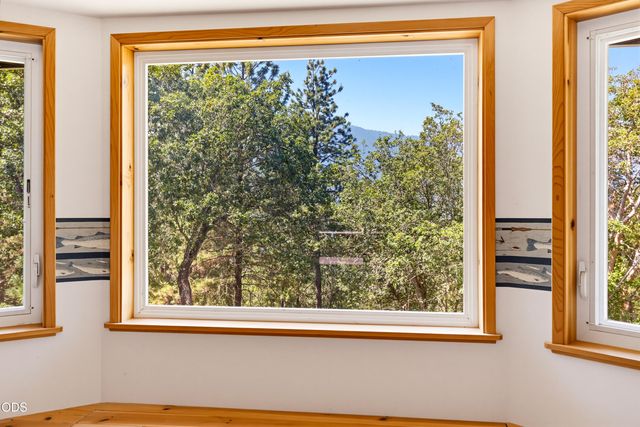 509 Manzanita Drive, Rogue River, OR 97537