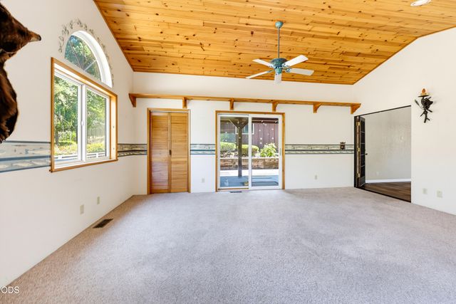 509 Manzanita Drive, Rogue River, OR 97537