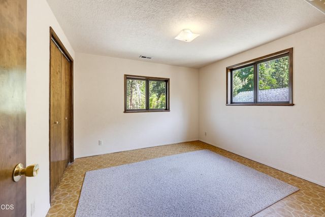 509 Manzanita Drive, Rogue River, OR 97537