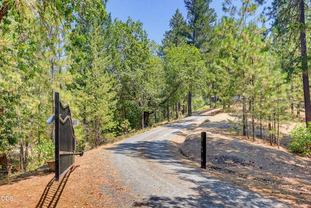 509 Manzanita Drive, Rogue River, OR 97537