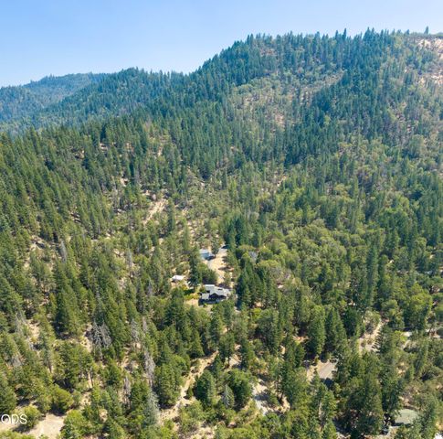 509 Manzanita Drive, Rogue River, OR 97537