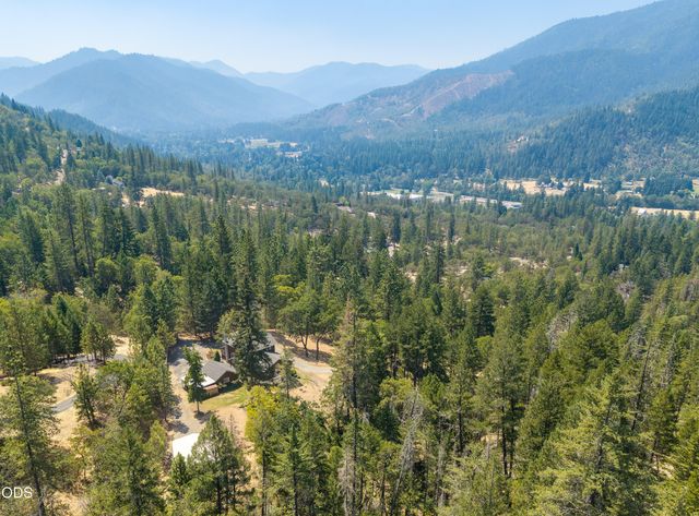 509 Manzanita Drive, Rogue River, OR 97537