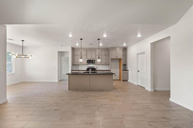 125 Canyon Creek Lane, Guthrie, OK 73044