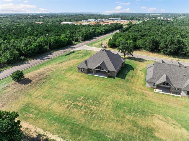 125 Canyon Creek Lane, Guthrie, OK 73044