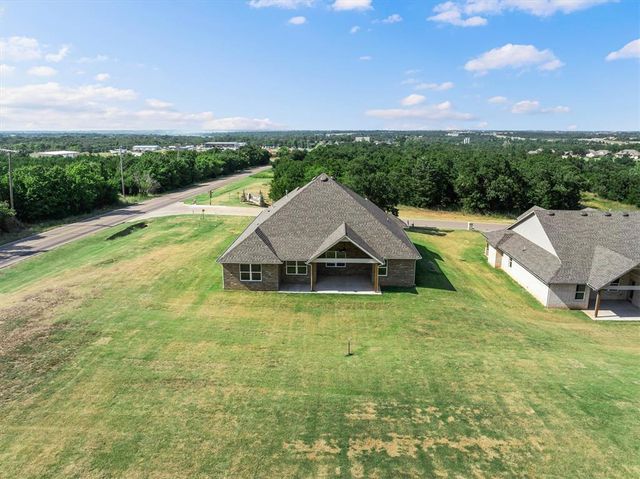 125 Canyon Creek Lane, Guthrie, OK 73044