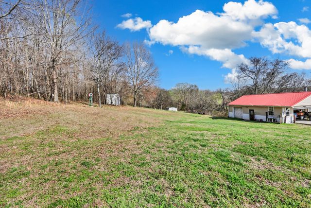 2410 Dunbar Rd, Woodlawn, TN 37191