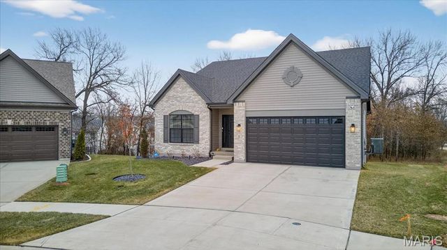 5 Challenger Court, O'fallon, MO 63366