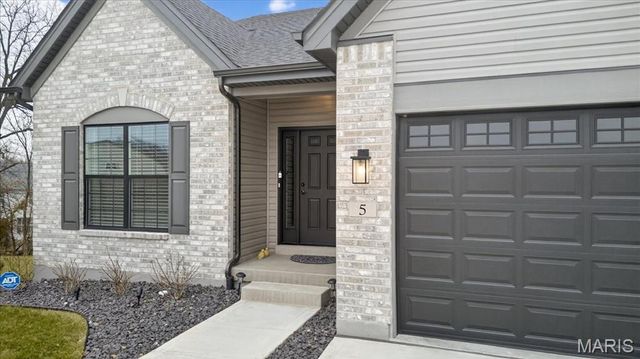 5 Challenger Court, O'fallon, MO 63366