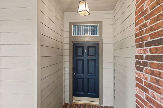 83 E Whistlers Bend Circle, Conroe, TX 77384