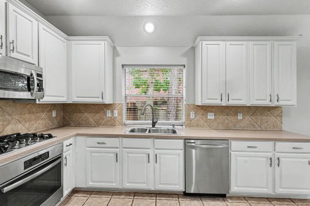 83 E Whistlers Bend Circle, Conroe, TX 77384
