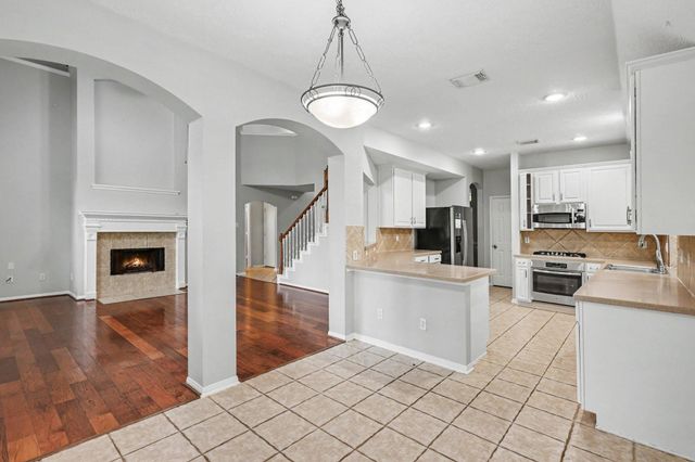 83 E Whistlers Bend Circle, Conroe, TX 77384