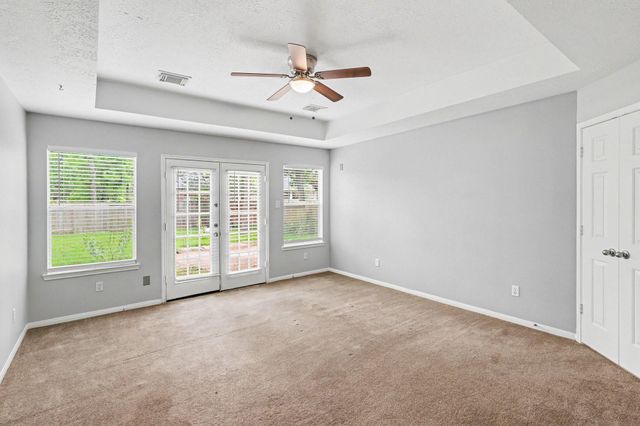 83 E Whistlers Bend Circle, Conroe, TX 77384