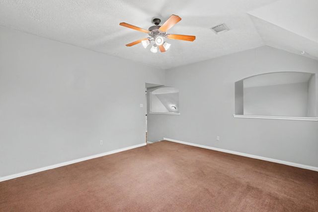 83 E Whistlers Bend Circle, Conroe, TX 77384