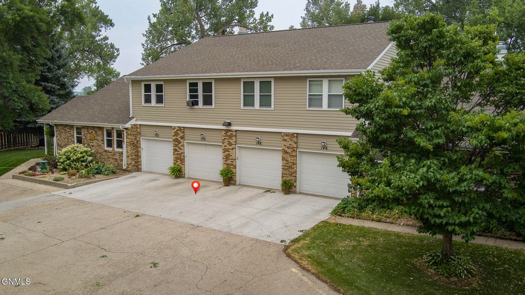 150 Riverside Park, Bismarck, ND 58504 photo 2