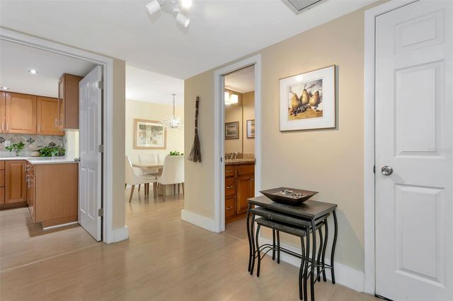 9000 MIDNIGHT PASS ROAD 5, Sarasota, FL 34242