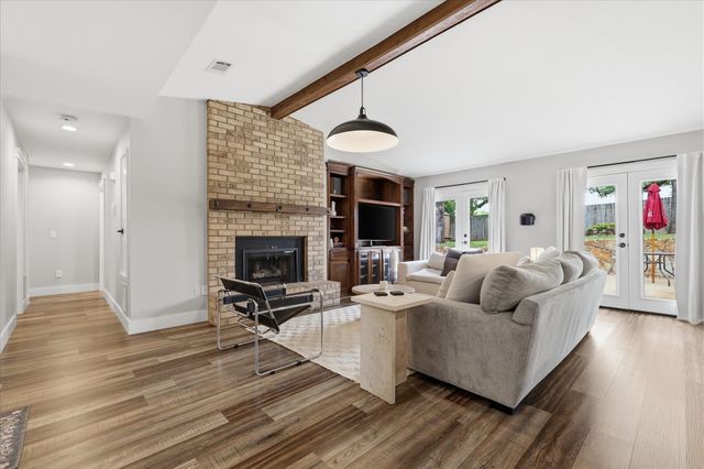 411 Lake Vista E, Highland Village, TX 75077