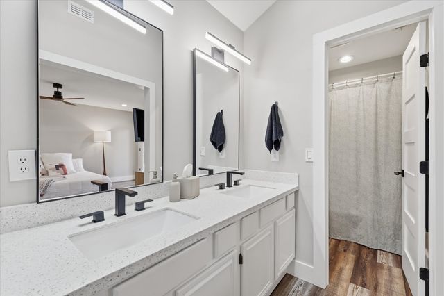 411 Lake Vista E, Highland Village, TX 75077