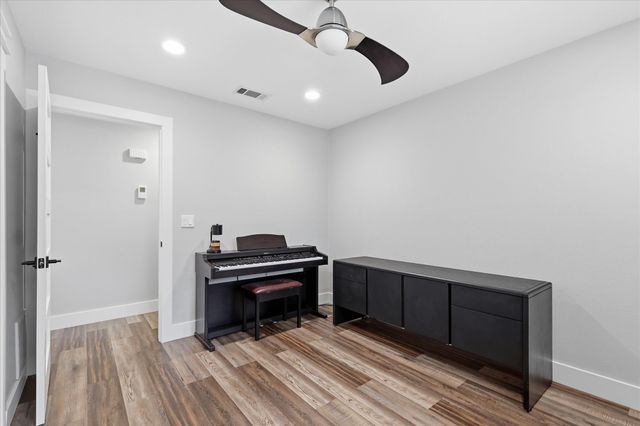 411 Lake Vista E, Highland Village, TX 75077
