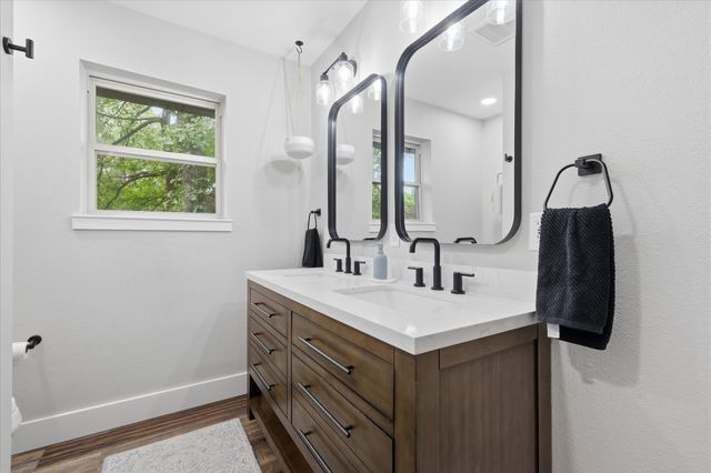 411 Lake Vista E, Highland Village, TX 75077