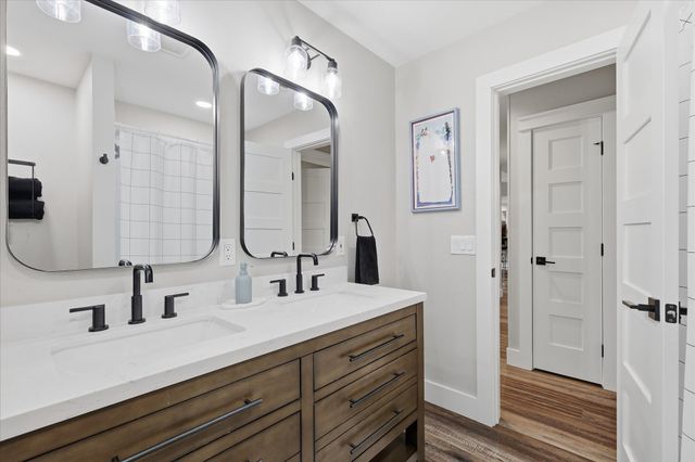 411 Lake Vista E, Highland Village, TX 75077
