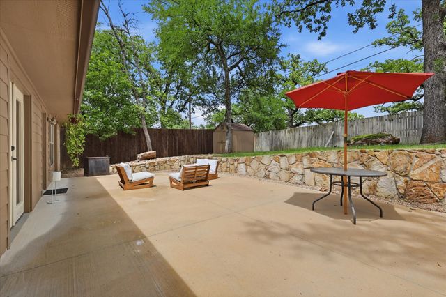 411 Lake Vista E, Highland Village, TX 75077