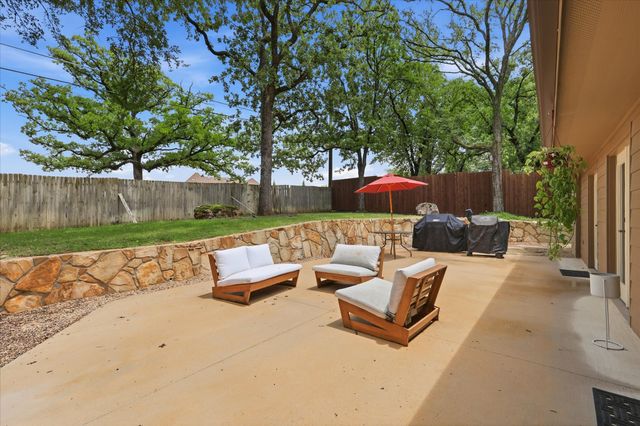 411 Lake Vista E, Highland Village, TX 75077