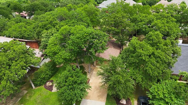 411 Lake Vista E, Highland Village, TX 75077
