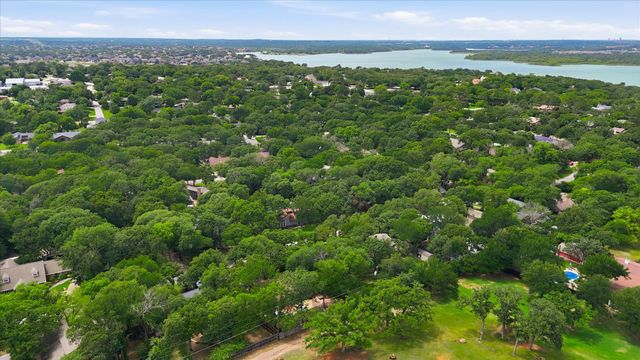 411 Lake Vista E, Highland Village, TX 75077