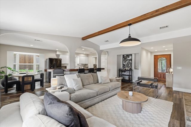 411 Lake Vista E, Highland Village, TX 75077