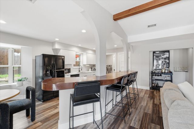 411 Lake Vista E, Highland Village, TX 75077