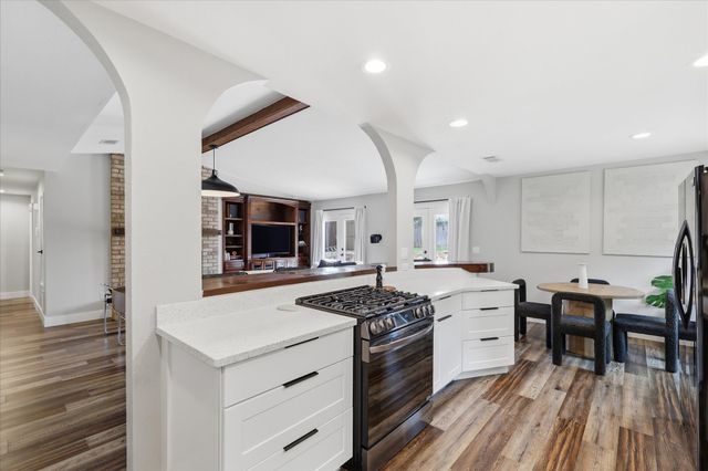 411 Lake Vista E, Highland Village, TX 75077