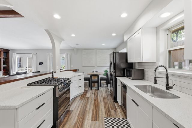411 Lake Vista E, Highland Village, TX 75077
