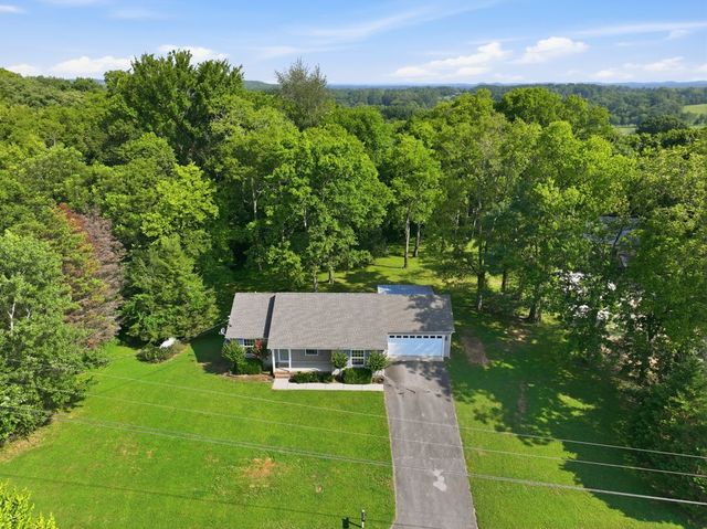 1028 Mikey Ct, Culleoka, TN 38451