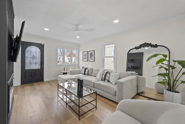 111 Rosslyn Avenue, Columbus, OH 43214