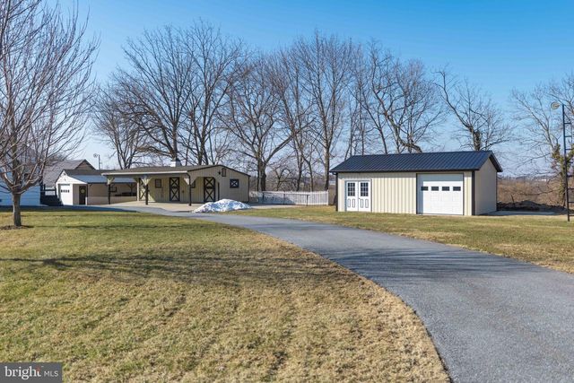 31 HERSHEY AVE, Paradise, PA 17562