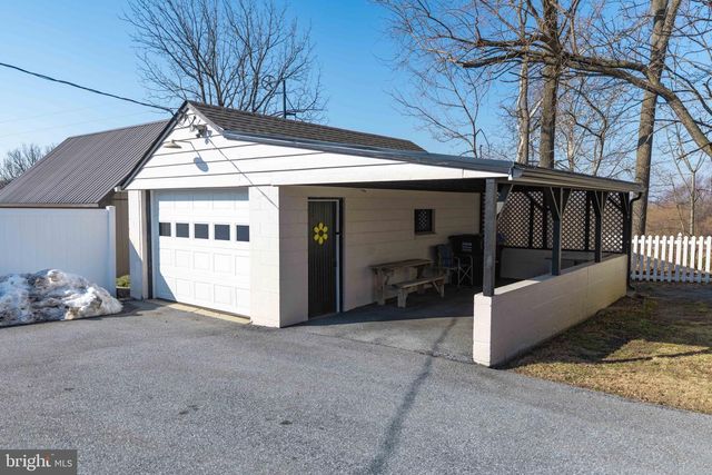 31 HERSHEY AVE, Paradise, PA 17562