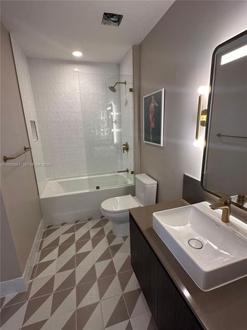 159 NE 6th St 4811, Miami, FL 33132