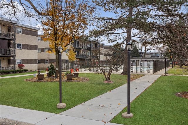 935 S 8th Avenue 5, La Grange, IL 60525