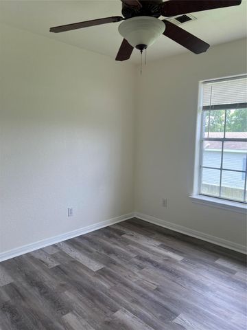 827 Algoa Friendswood Road 4, Alvin, TX 77511
