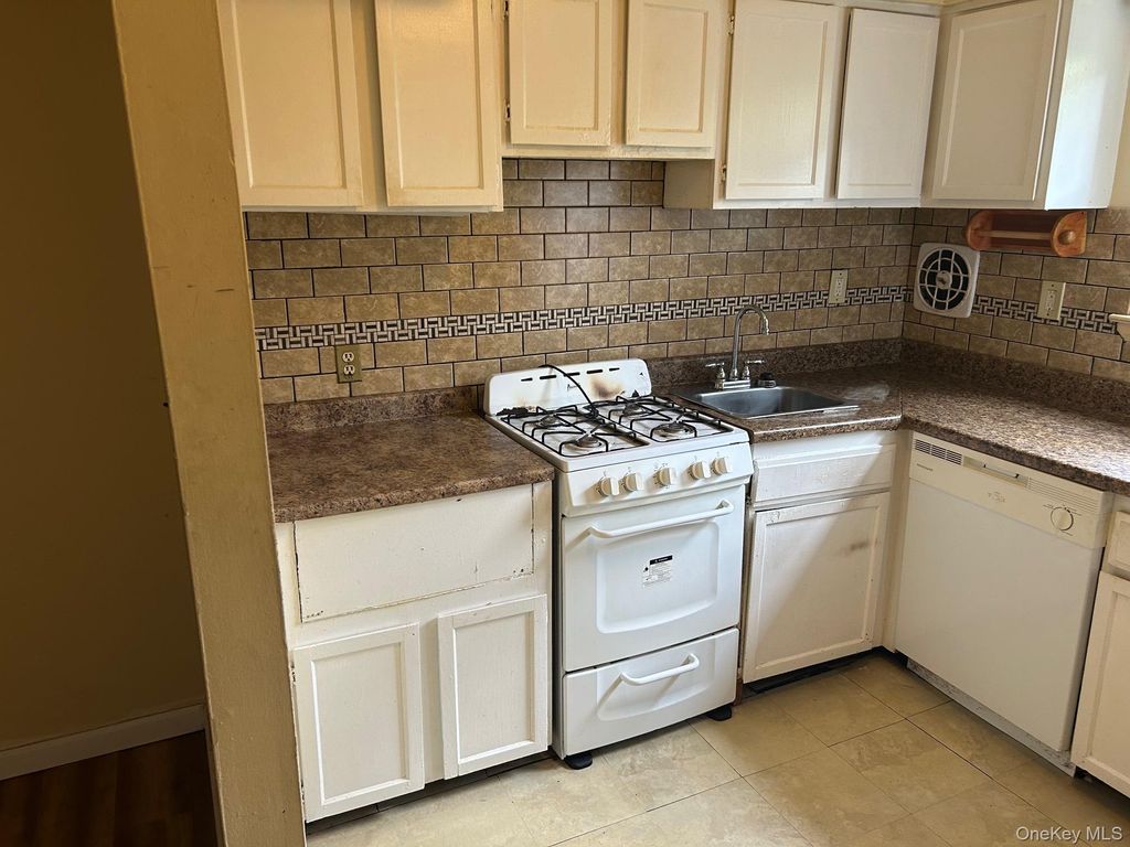 175 Sneden Place 175, Spring Valley, NY 10977 — photo 4