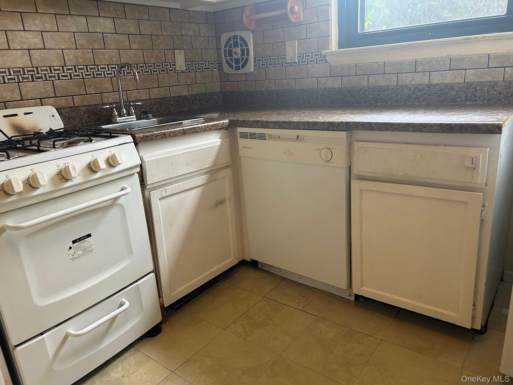 175 Sneden Place 175, Spring Valley, NY 10977 — photo 5