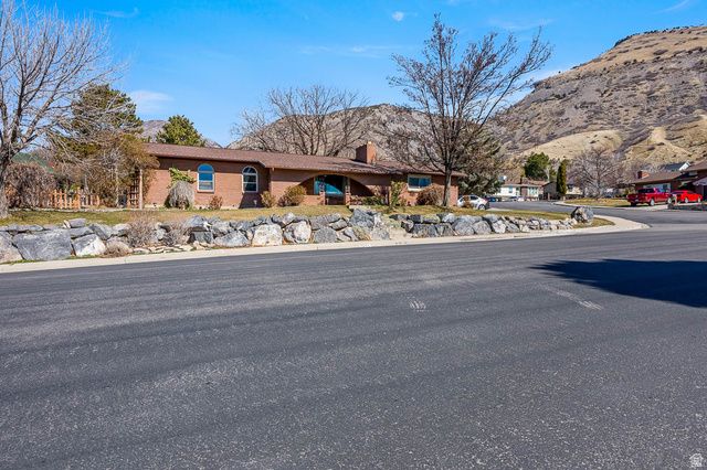 1541 E BLACKHAWK DR, Pleasant Grove, UT 84062