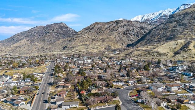 1541 E BLACKHAWK DR, Pleasant Grove, UT 84062