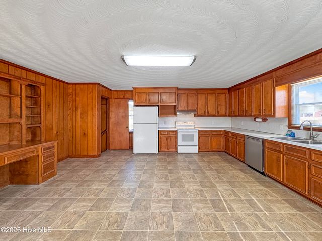 195 Winfall Boulevard, Hertford, NC 27944