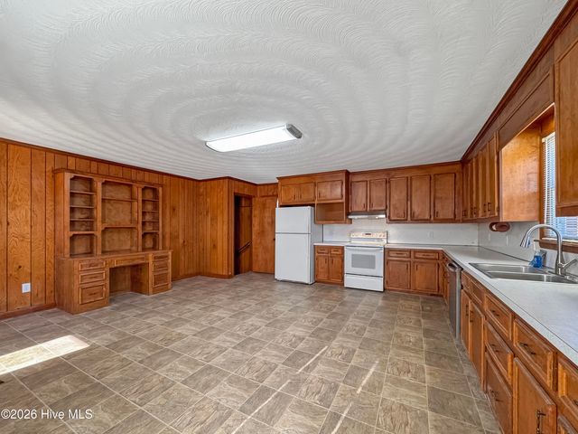 195 Winfall Boulevard, Hertford, NC 27944