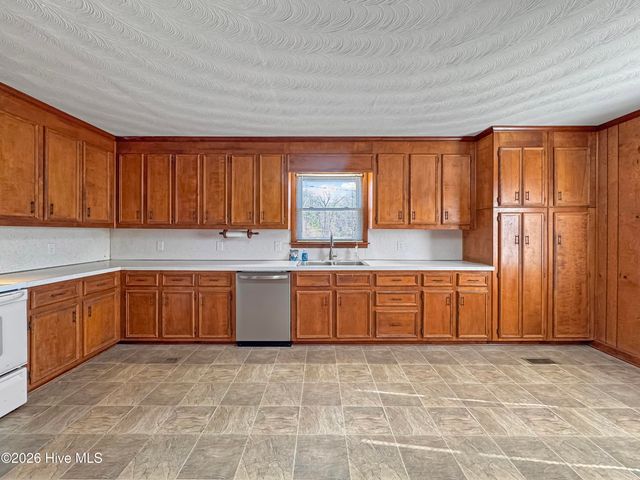 195 Winfall Boulevard, Hertford, NC 27944