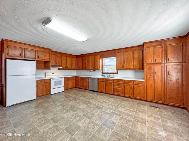 195 Winfall Boulevard, Hertford, NC 27944